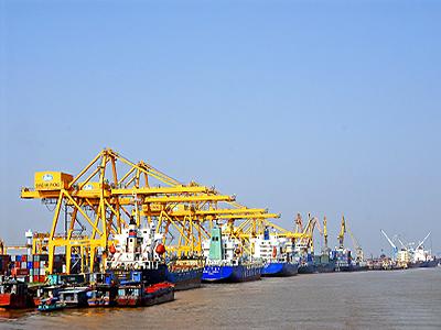 Hanoi urges ports to up fees